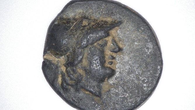 Bronze coin with the head of Athena on the obverse. Origin: Ilion. 3rd century BC.
