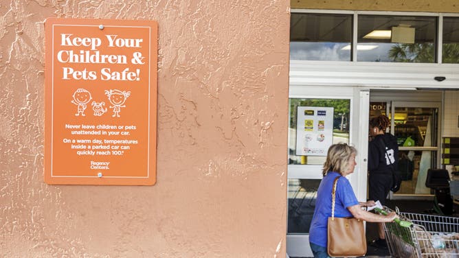Jupiter, Florida, keep your children pets safe never leave unattended sign at grocery store.