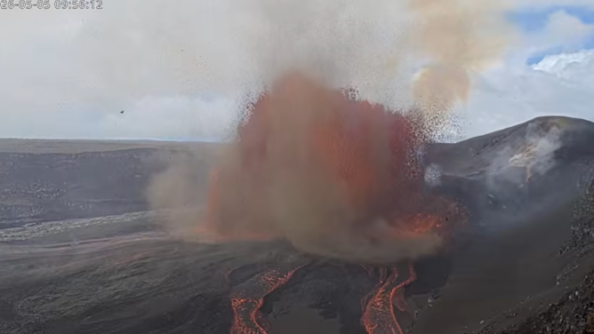 An Ashfall Advisory is issued amid the eruption of the Mount Kīlauea volcano.