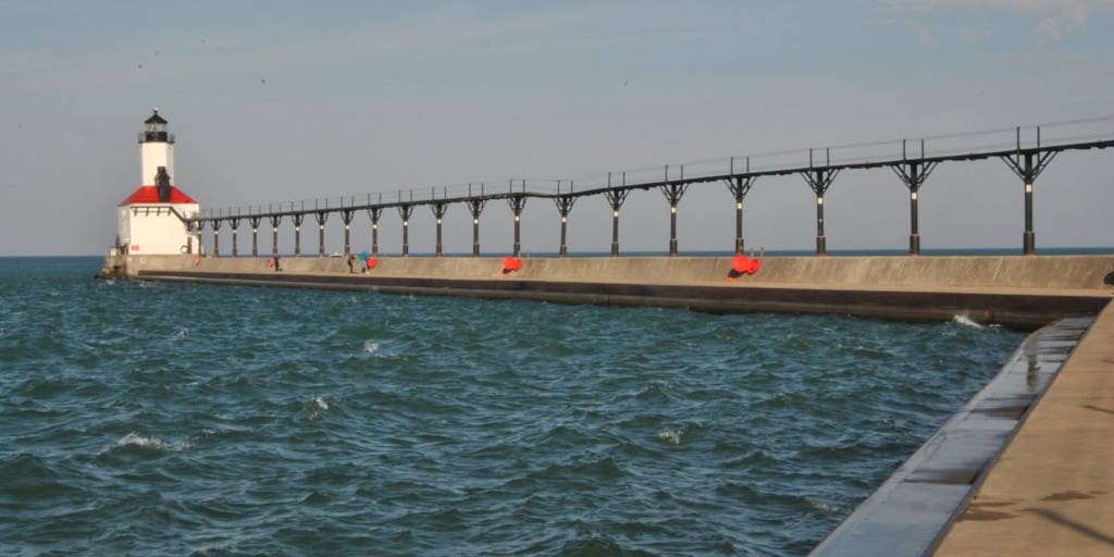 Child found dead in Lake Michigan after 4 first responders are injured during hazardous rescue effort