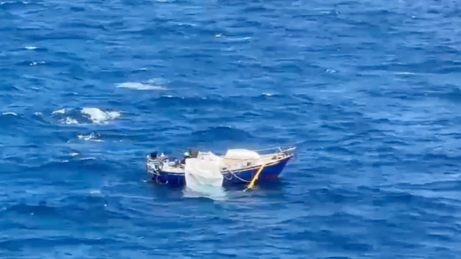 30-foot seas and gale-force winds break injured mariner’s mast and disable his vessel nearly 500 miles off the Oregon coast.