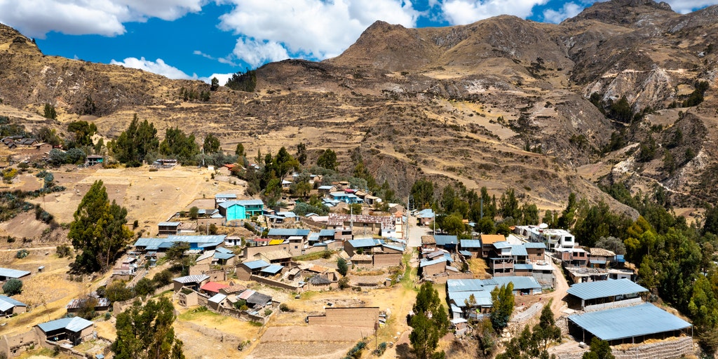 Magnitude 5.5 earthquake rattles Peru, killing at least 5 and leaving hundreds without homes