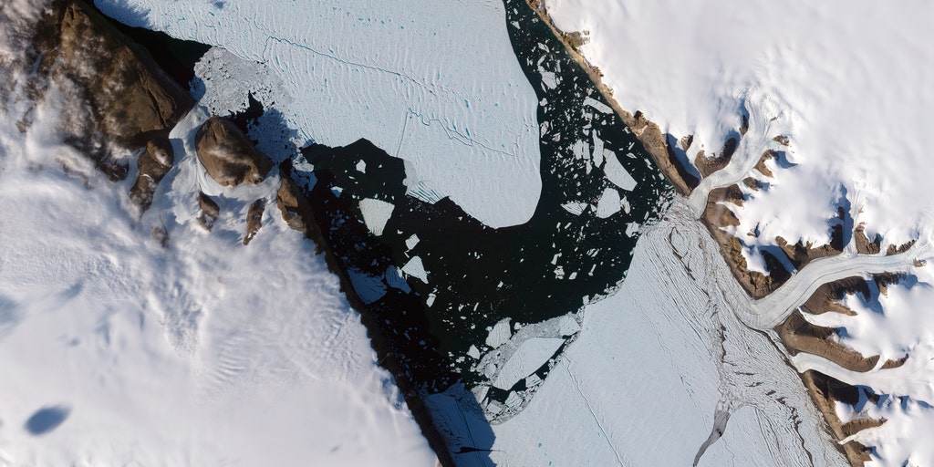 Chunk of ice the size of Manhattan breaks away from a glacier in ...