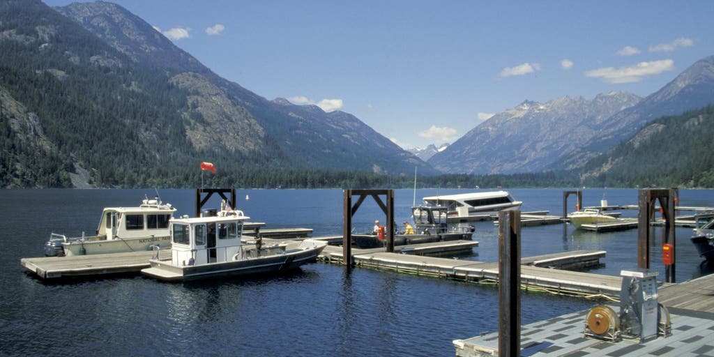 Here are 10 crystal-clear lakes in the US you'll want to dive into