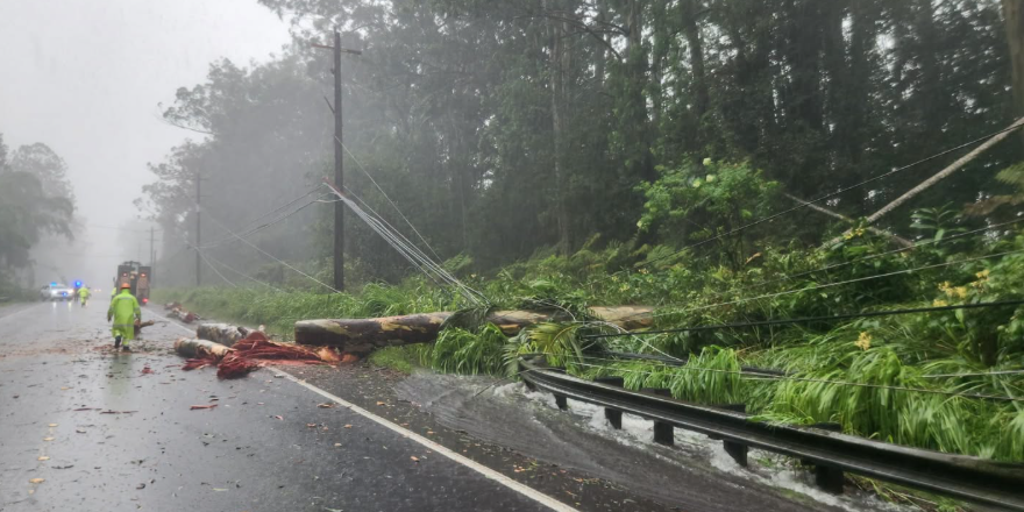 At least one killed as Hurricane Lala slams Hawaiian Islands with violent flash flooding, sweeping homes away