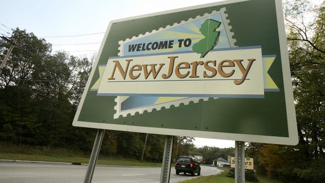 A Welcome to New Jersey sign at the New York state line entering New Jersey.