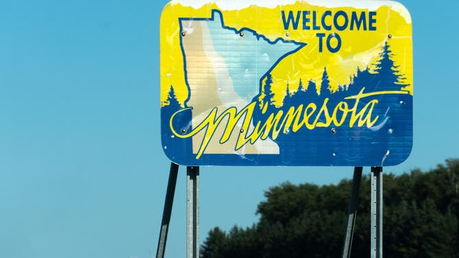 Welcome to Minnesota sign.