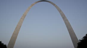 Iconic Gateway Arch goes dark to help millions of migrating birds navigate the night
