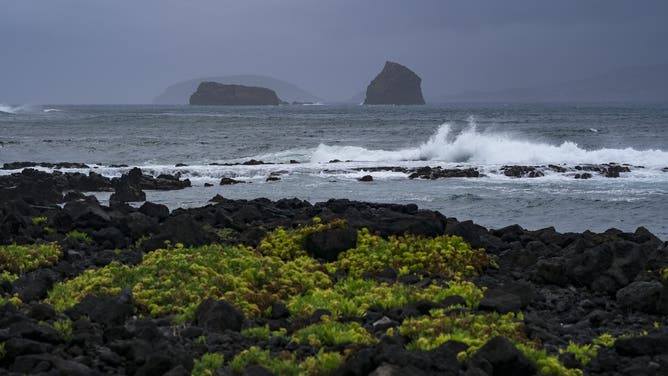 PRODUCTION - 29 September 2024, Portugal, Madalena: View of the coast, which consists of volcanic rock.