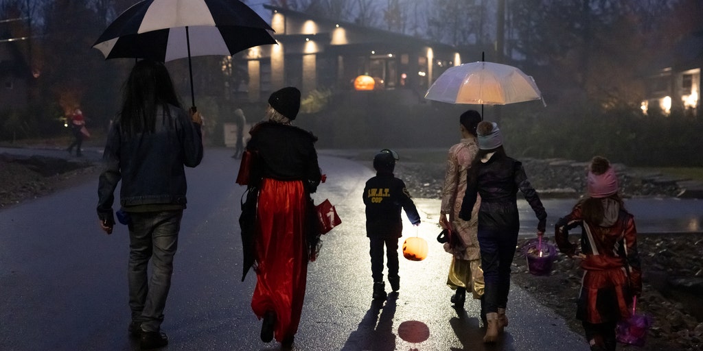 Where in the US will it rain for Halloween weekend?