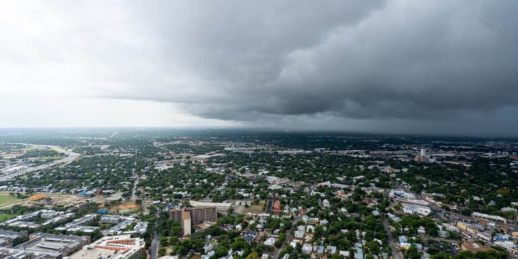 Texas faces growing flood threat as Tropical Depression Vance sends moisture north
