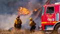 Se ordenan evacuaciones tras el estallido de varios incendios forestales en California , coincidiendo con la primera oleada de vientos de Santa Ana de la temporada - Fox News