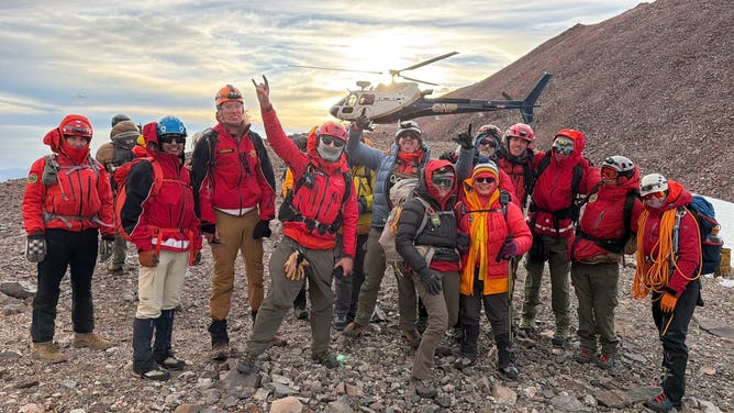 The group of search and rescuers.
