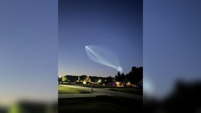 A view of the SpaceX Falcon 9 space jellyfish from Hope Mills, North Carolina.